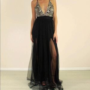 New Luxxel Black & Gold Tulle Formal Dress Size‎ Small